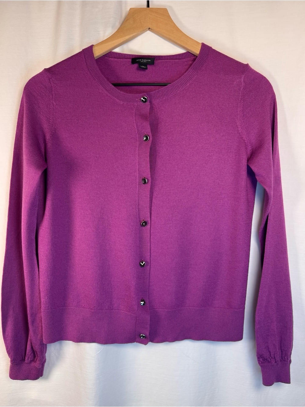 Ann Taylor 100% Extra Fine Merino Wool Crewneck Magenta Cardigan Medium career
